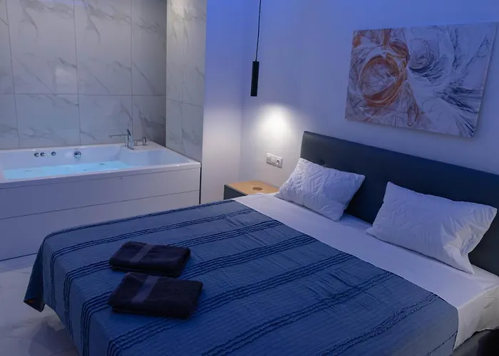 Athens Jacuzzi Apartment