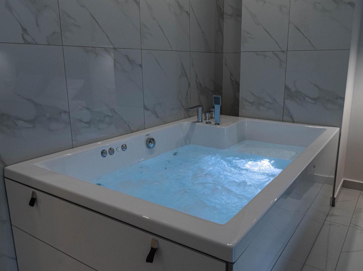 Apartment Jacuzzi *