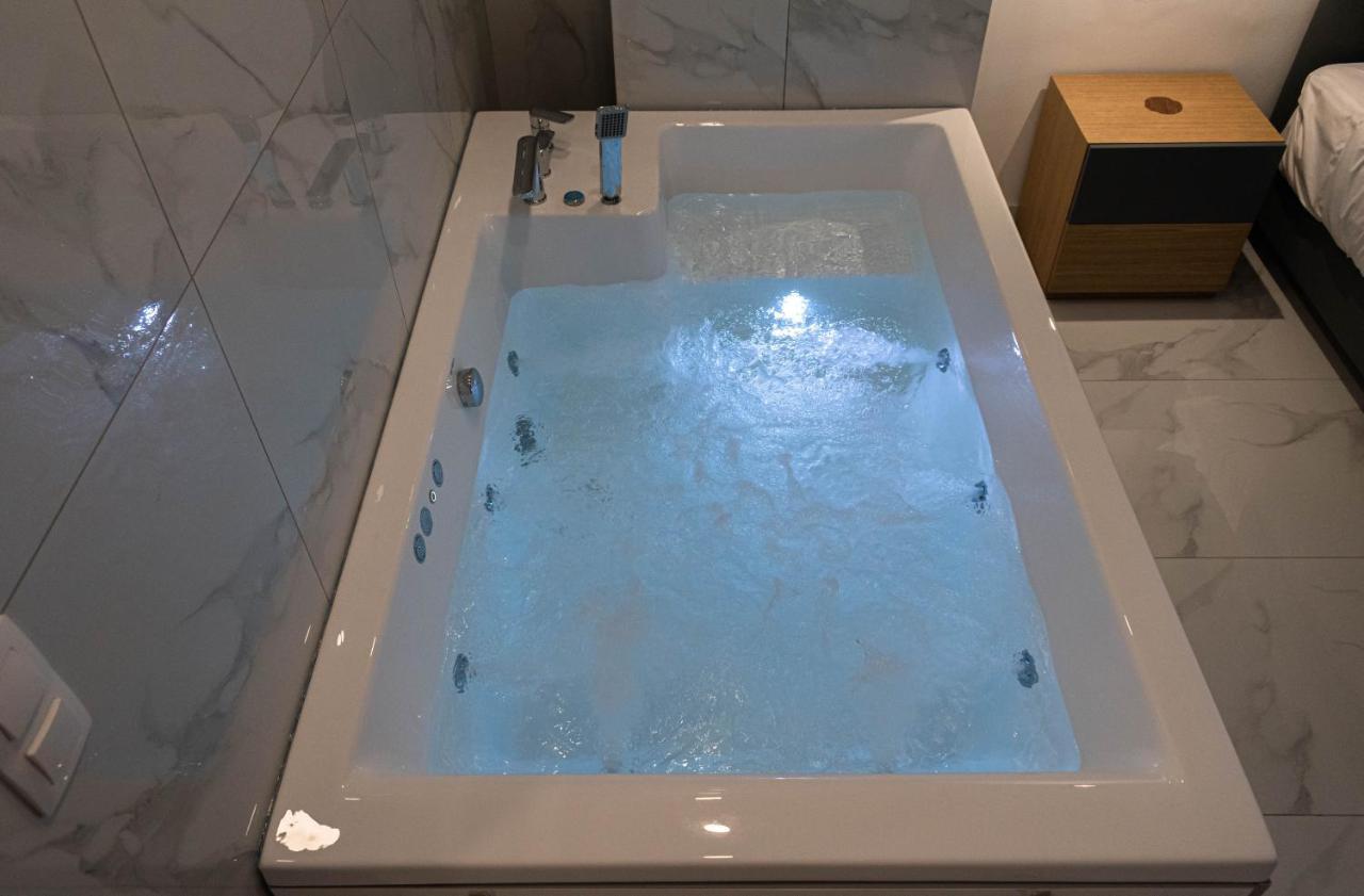 Jacuzzi *